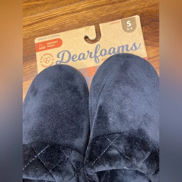 NWT Women’s Dearfoams Memory Foam Slippers Black Size Small 5-6 - Picture 2 of 3